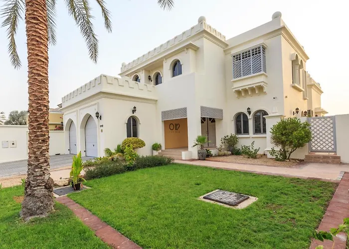 The S Holiday Homes - Stunning 5 Bedrooms Villa At The Palm Jumeirah With Private Beach And Pool Dubai