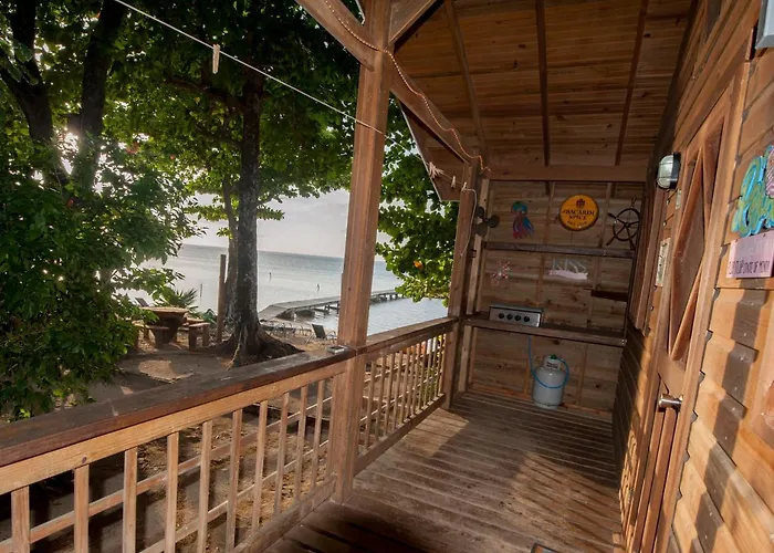 Blue Island Divers Casita Azul Sandy Bay