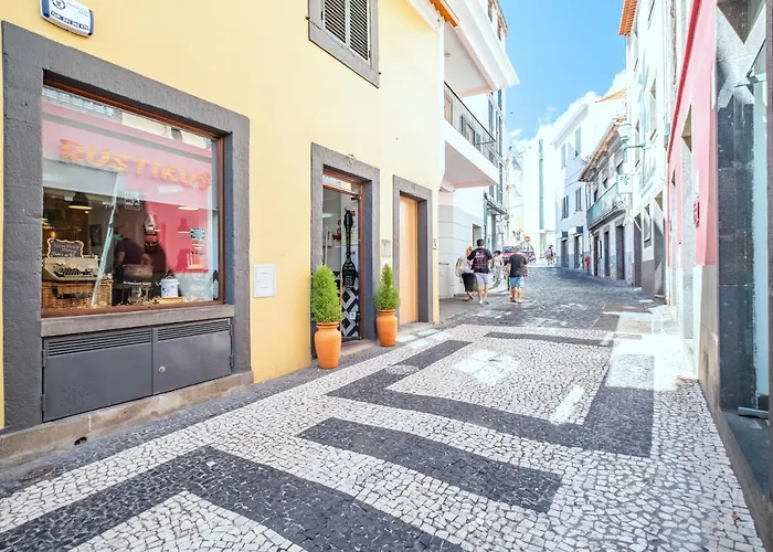 Cayres Suites Carmo Funchal 
