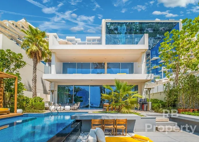 Five Palm Beach Villa -Private Pool & Roopftop Jacuzzi, 3-Level, By Exclusive Holiday Homes Dubai