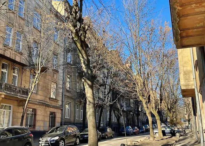 V&O Whitechocolateapt 800 M To Opera Lviv