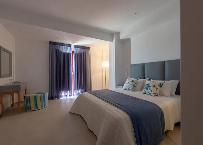 Mar N Mar Crown Hotel-Suites Kamari 
