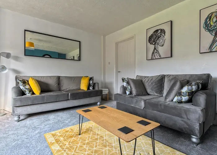 Rookwood House - Spacious Home With Free Parking - Short Stay Leeds