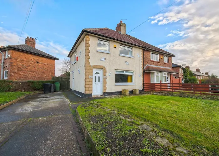 Rookwood House - Spacious Home With Free Parking - Short Stay Leeds