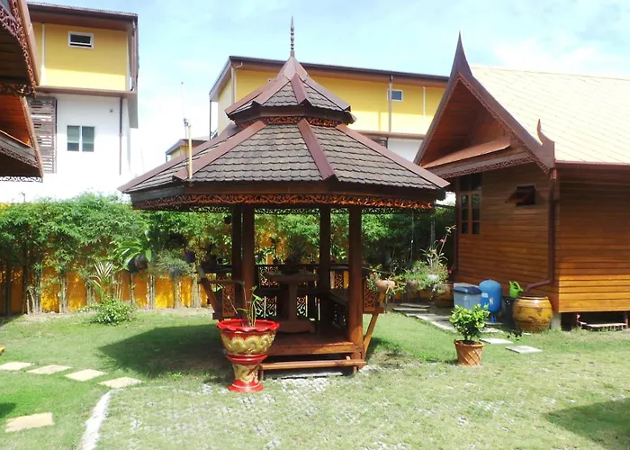 Golden Teak Resort Baan Sapparot Kamala Beach