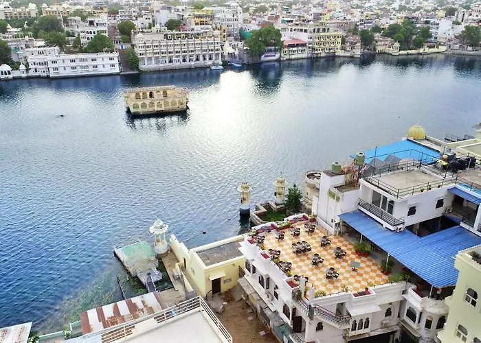 Hotel Devraj Niwas On Lake Pichola Udaipur