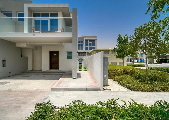 Cheerful 3Br Townhouse At Damac Hills 2, Dubailand By Deluxe Holiday Homes