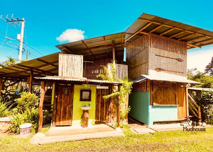 The Mudhouse Hostel Mompiche
