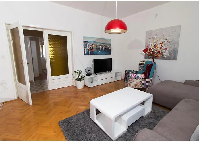 Large Apartment Between Split And Trogir Kastela