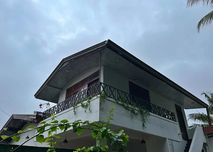 Crystal Lake Resort Kandy