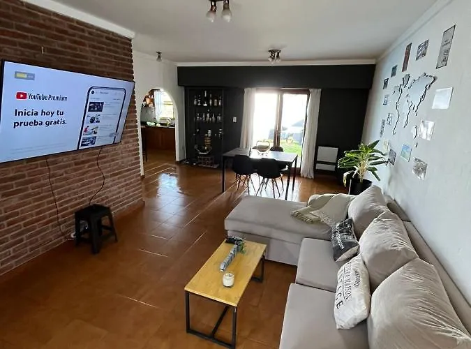 Casa Con Pileta Cochera Y Quincho 1300M De La Playa Mar del Plata
