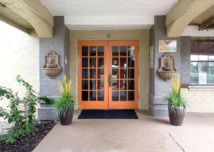 Quality Inn & Suites I-35 Near Frost Bank Center San Antonio
