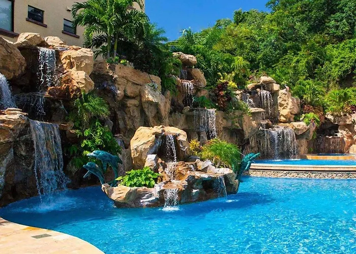 Clarion Suites Roatan At Pineapple Villas French Harbour