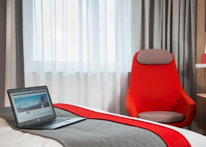 Holiday Inn Express Glasgow Airport By Ihg Paisley