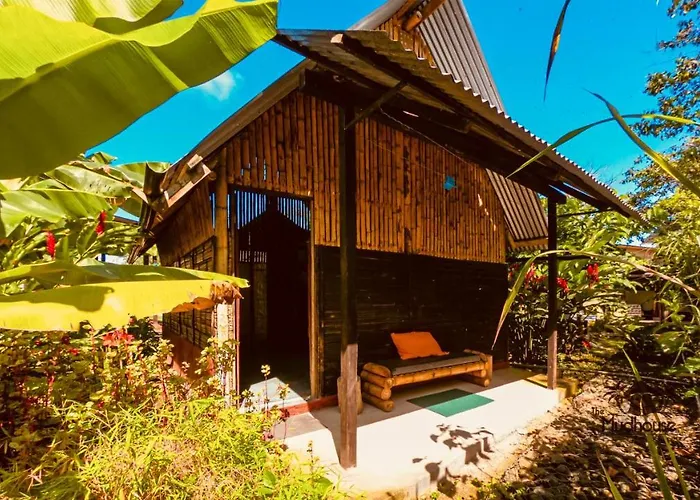 The Mudhouse Hostel Mompiche