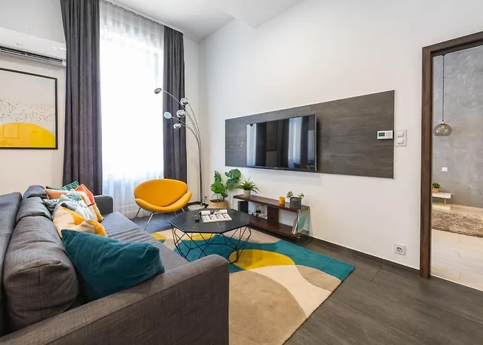 Luxury Nova Home Next To The New York Cafe Budapest
