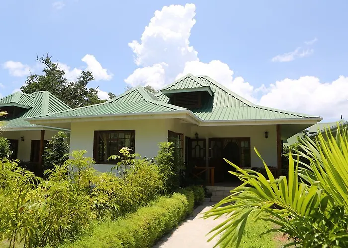 Le Surmer Self Catering Chalets La Digue
