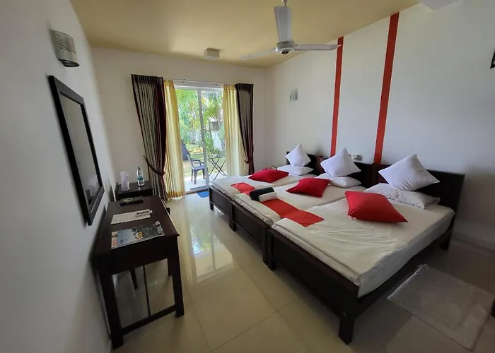 Rainbow Lagoon Resort Negombo