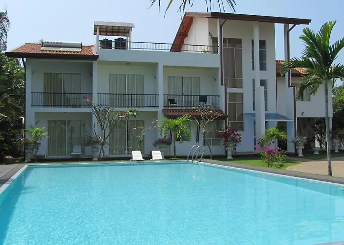 Rainbow Lagoon Resort Negombo