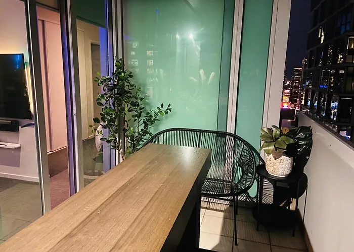 La Sky Boutique Apartment - Pool, Spa & Sauna Melbourne