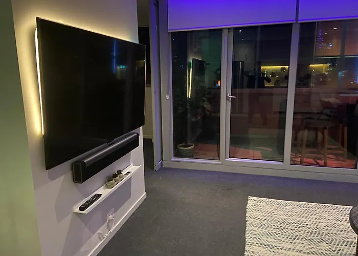 La Sky Boutique Apartment - Pool, Spa & Sauna Melbourne