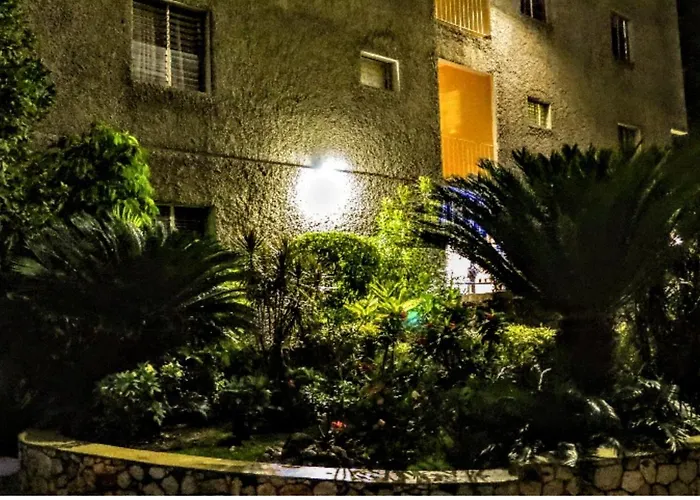 Crystoural Apartment Liguanea Sovereign Apt - 2 Bedrooms, 3 Beds, Host 4 Guest- Kingston!