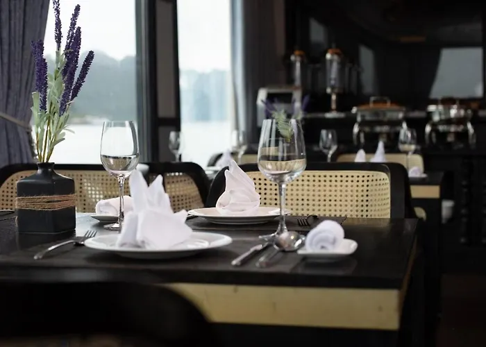 Madeline Cruises Hotel Ha Long