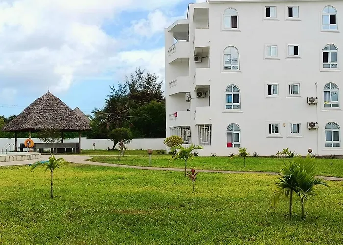Pahalimzuri Kijani - 1 Bedroom Beach Apartment With Swimming Pool Malindi