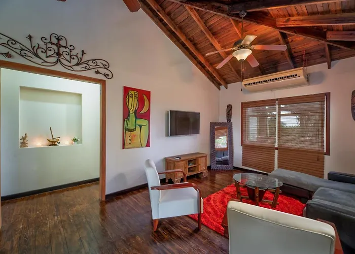 Exclusive Tropical House Near Beaches & Downtown West End