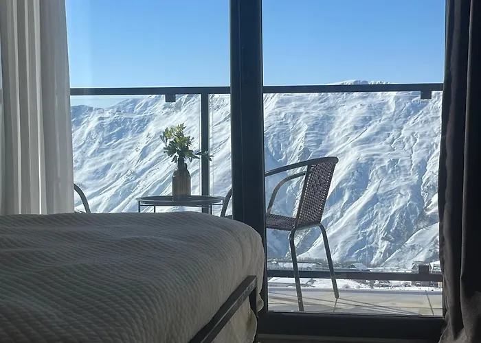 Stuning Views On Mountains, Gudauri Apartment