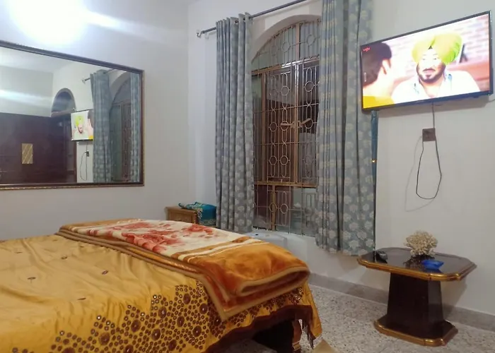 Room With Separate Entrance & Parking & Fast Wifi Islamabad