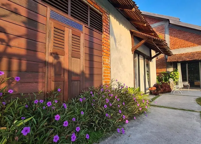 Classic Traditional Villa With Breathtaking View Pool Wifi Pantai Cenang 