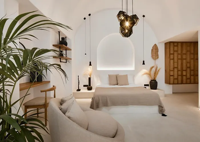 U & Me Suites Fira 