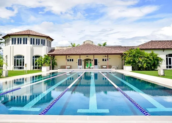 Laguna Lake House - Private Pool - Sleeps 12 - Elegant Playa Blanca 