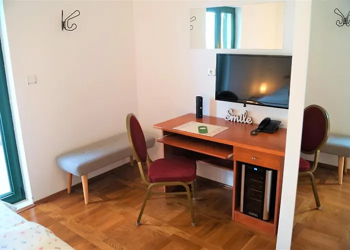 Bed & Breakfast Kleine Hexe Pirovac