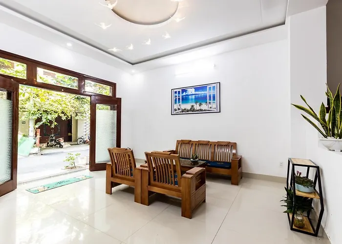Simple House Near My Khe Beach And Night Street Danang