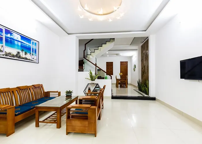 Simple House Near My Khe Beach And Night Street Danang