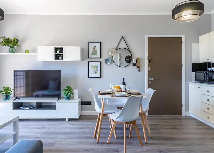 Peale'S 2-Bedroom Apartment In Mackenzie Larnaca