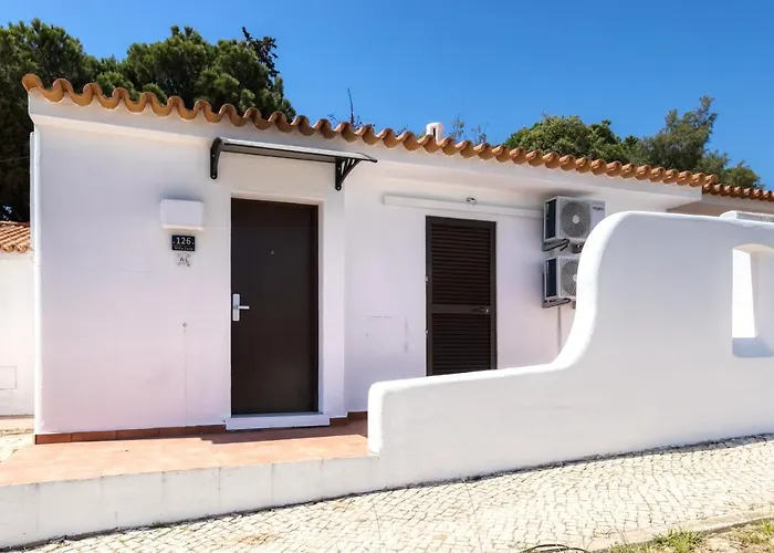 Pool Side Villa Zara Albufeira