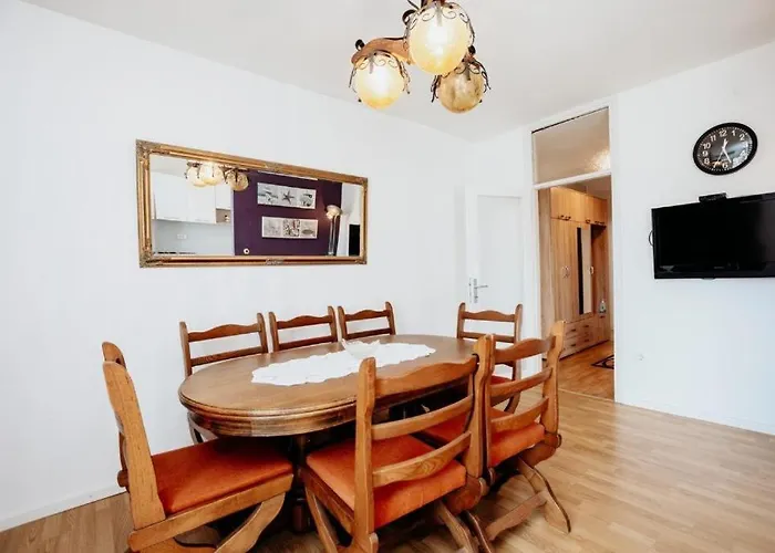 Big Apartment Near Center Zadar