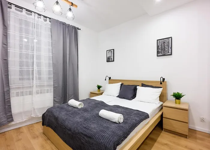 Cracow Rent Apartments - Spacious Apartments For 2-7 People In Quiet Area - Kolberga Street Nr 3 - 10 Min To Main Square By Foot Krakow