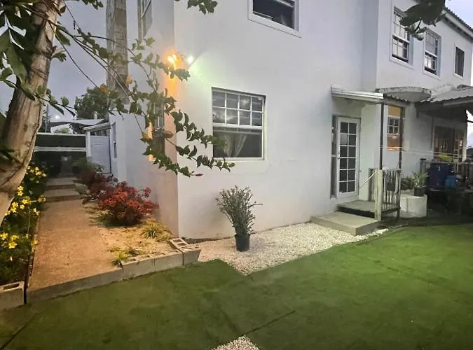 Scarlett Studios 2-Us Embassy & America Uni 7 Mins Drive- Lloyd Erskine Centre & Ross Uni 5 Mins Drive - Holidays-The 1 Night Resv Inc Airport & Embassy Round Trip 2Nd Option Inc Breakfast-Choose Option 2 Min 3 Nights For Car With Accom Bridgetown