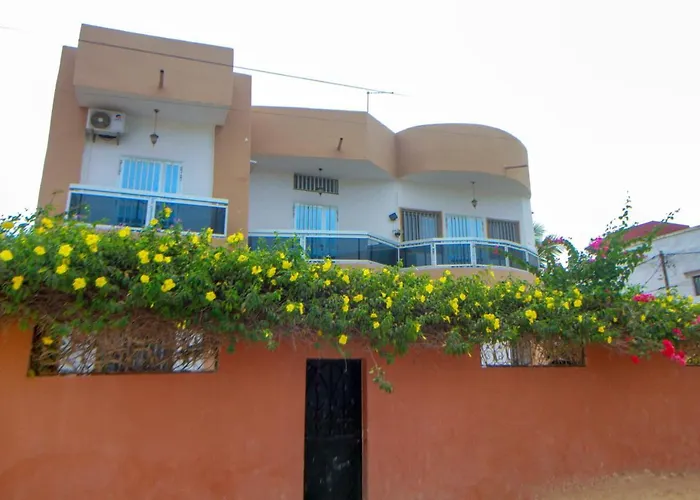 "O Soleil" Une Villa Moderne Dans Un Quartier Paisible Du Centre De Saly