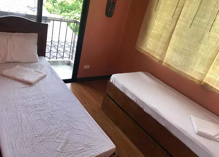Mlajade Transient House Bed & Breakfast Coron