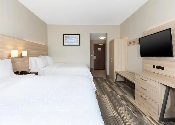 Holiday Inn Express & Suites - Grand Rapids Airport - South By Ihg Cascade