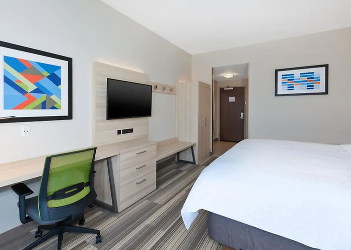 Holiday Inn Express & Suites - Grand Rapids Airport - South By Ihg Cascade