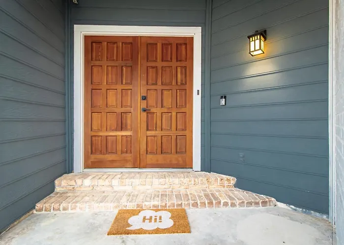 Open Airy Custom Designed Home - 2Kings - Sleeps 14 Houston
