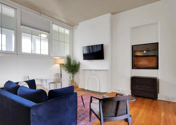 Apartment With King Bed In Downtown Louisville