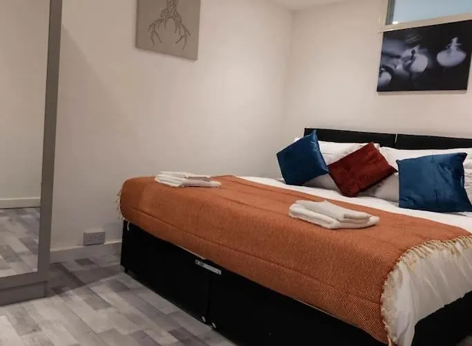 3 Bedrooms Flat -Wifi-Freeparking-Babycot-15Min To Pepys Park London