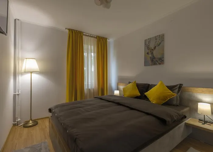 Luxury 2 Bedroom Holiday Apartment Pitesti
